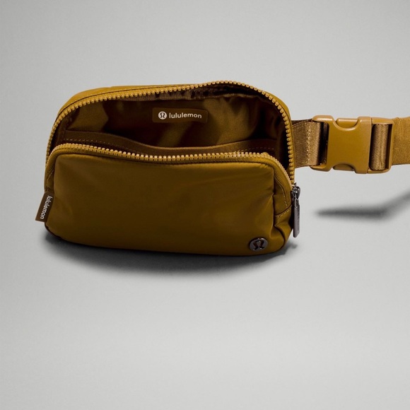 🍁Burnt Camel🍁 Lululemon Everywhere Belt Bag - Picture 5 of 12
